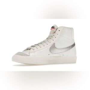 Nike Women’s Blazer Mid - White with Silver Swoosh
